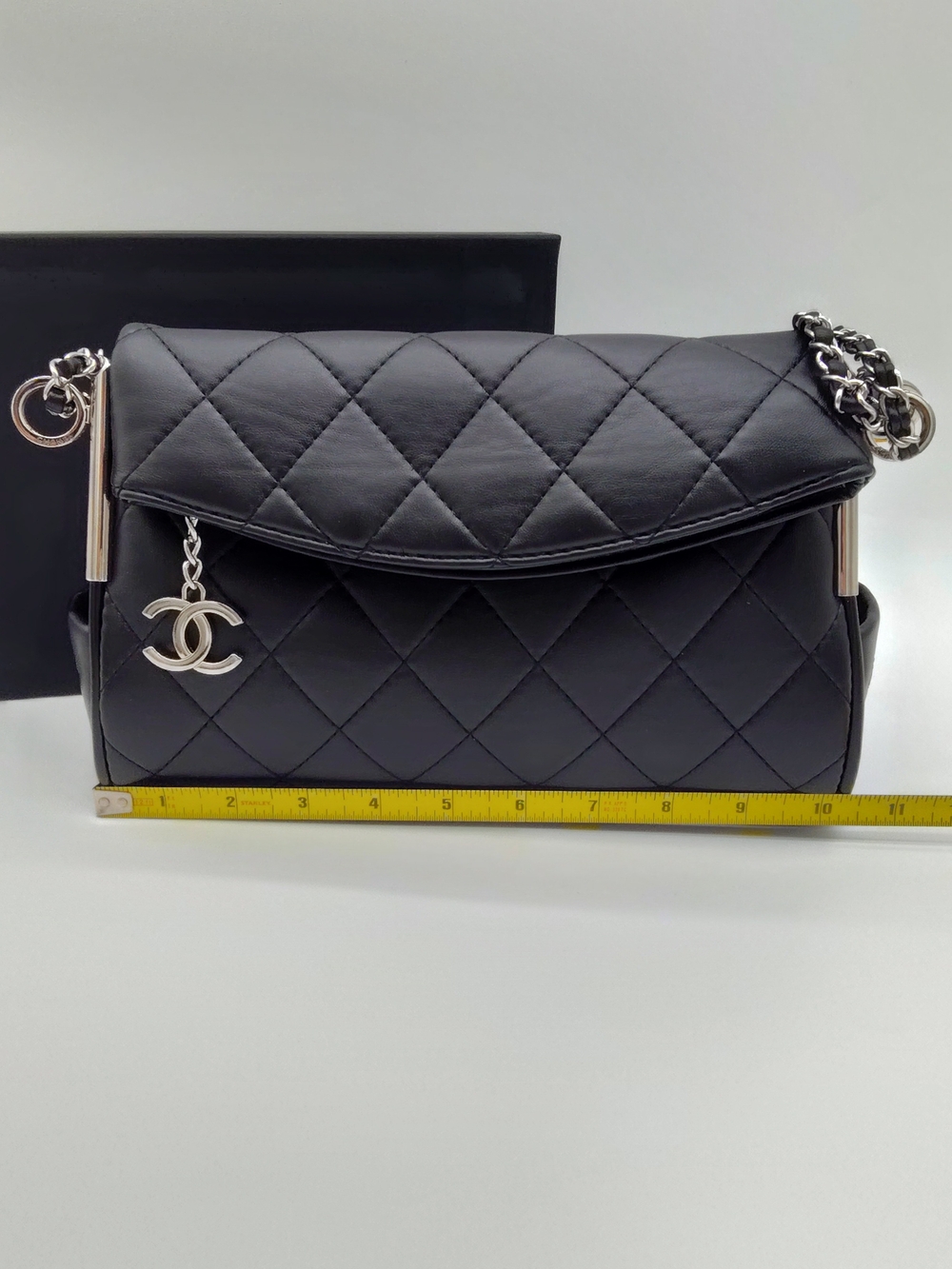 CHANEL Makeup Promotional GifQuilted Fold Over Pouch Black Silver Chain STUNNING - Picture 10 of 13